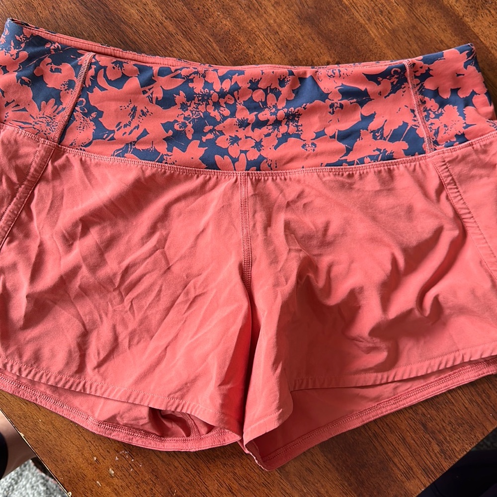 LuluLemon Speed Up low rise 2.5” shorts
